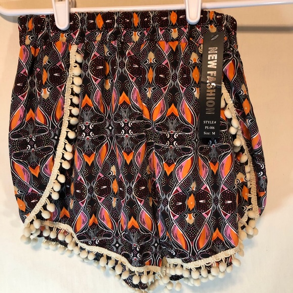 New Fashion NWT Geo print Tassel trim girls shorts M - Picture 1 of 4